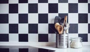 Rénover sa cuisine : que faire du carrelage? L'enlever, le recouvrir, le rénover ?